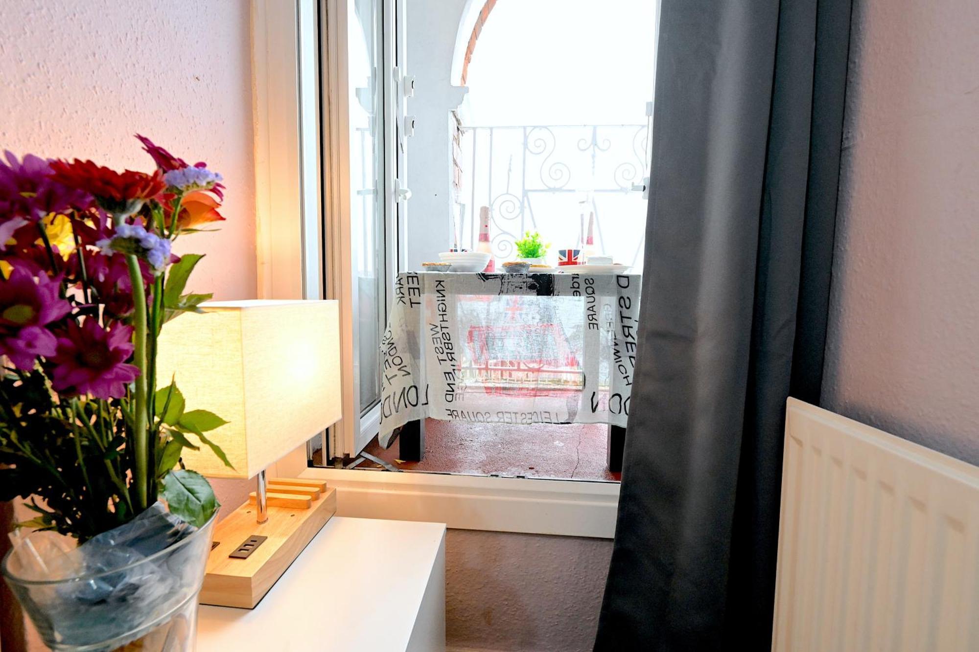 Stunning 3 Bedroom Serviced Flat In North ลอนดอน ภายนอก รูปภาพ